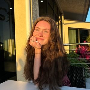 Meet your Posher, Daphne